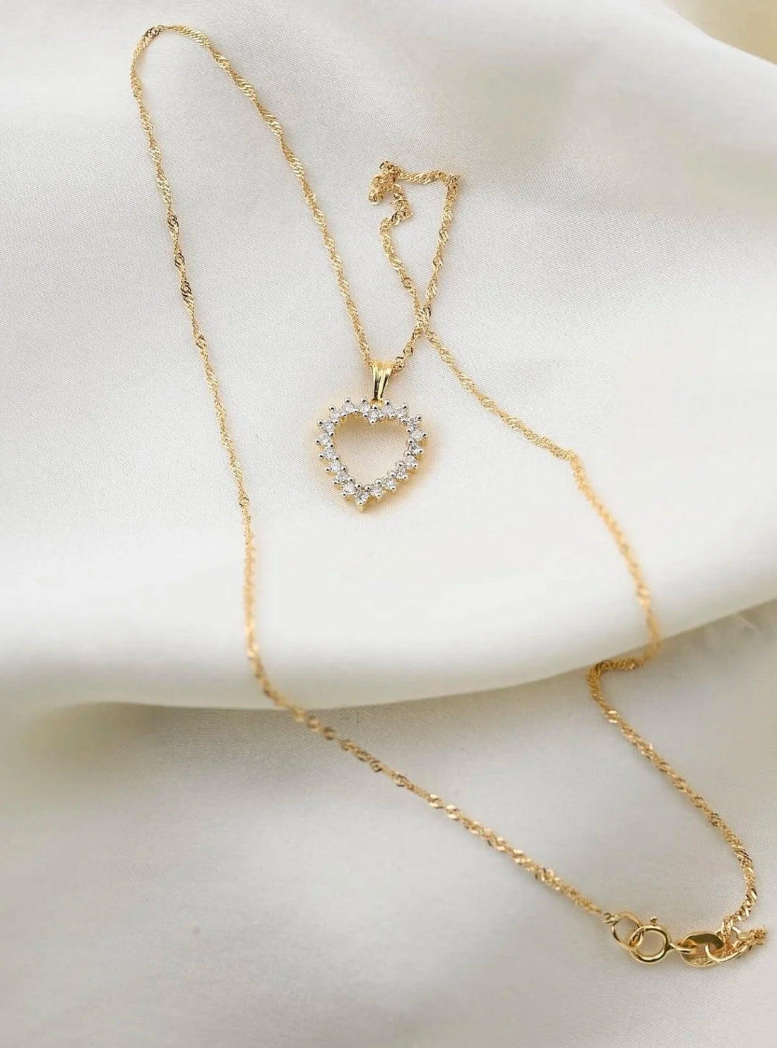Feminine Classic Vintage Diamond Heart Pendant on Chain 18K Gold 1970s