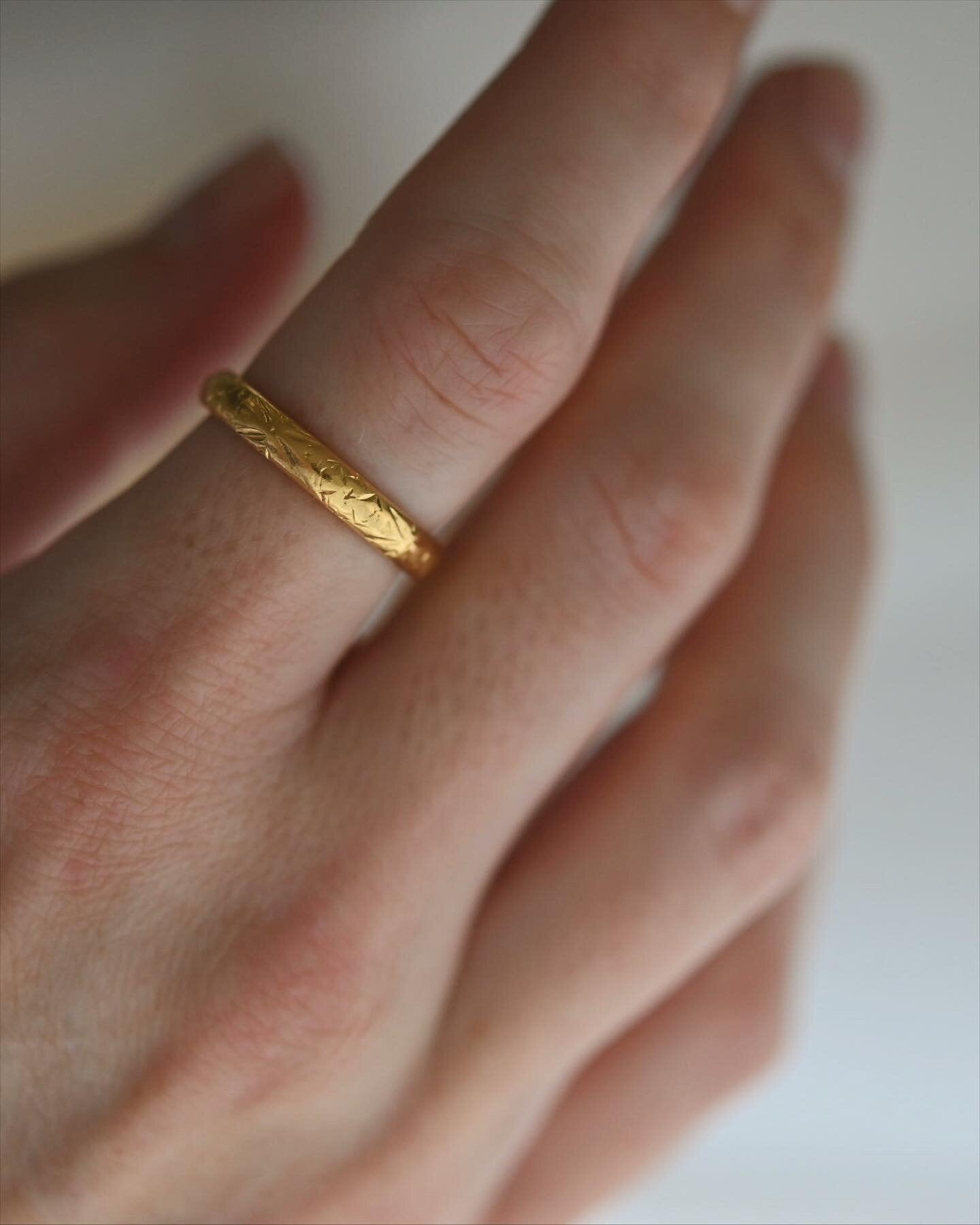 Sublime Cross Patée Engraved Ring 23K Gold 1939