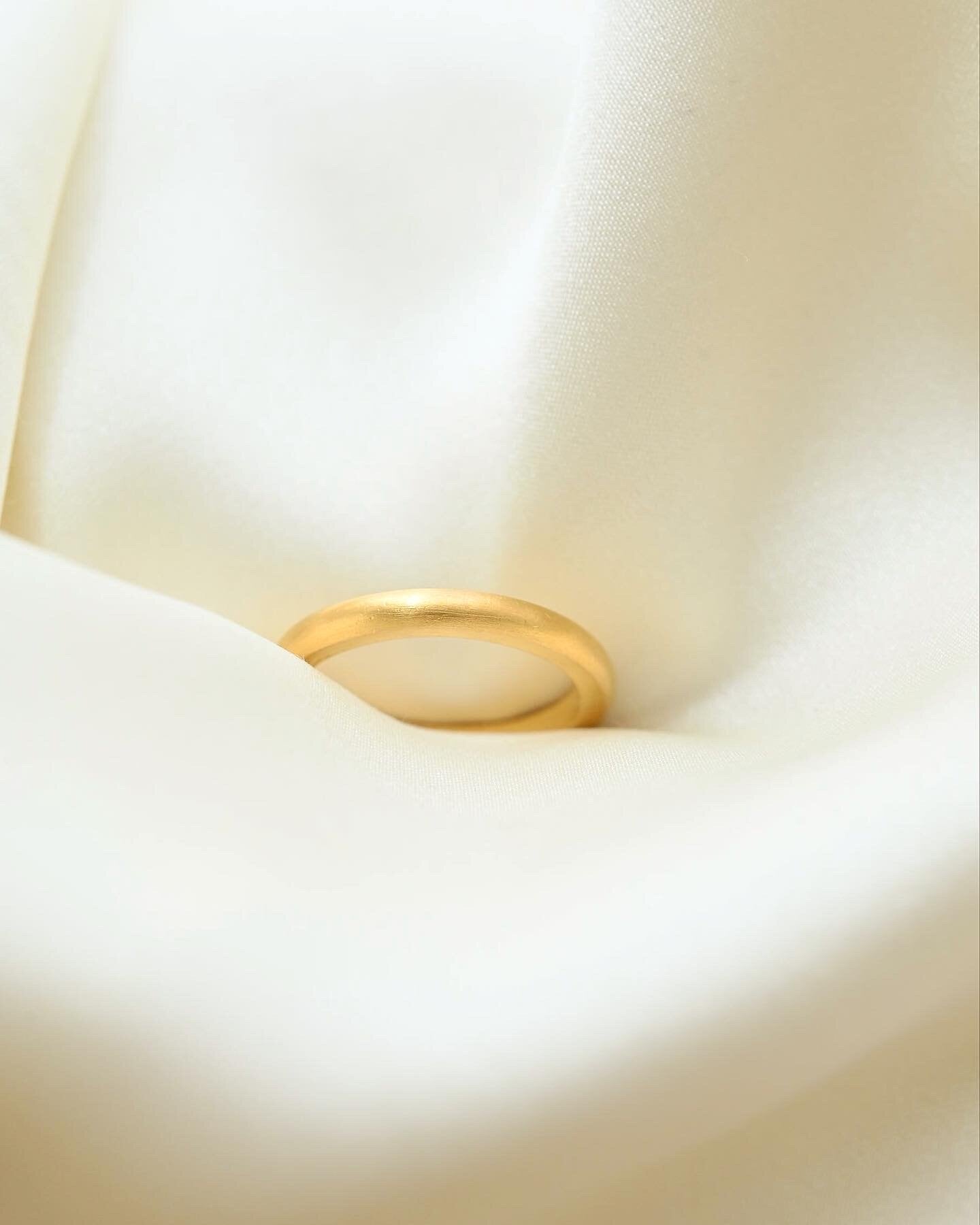 Luminous Perfect Satin Feel Antique Stacking Ring 23K Gold 1939