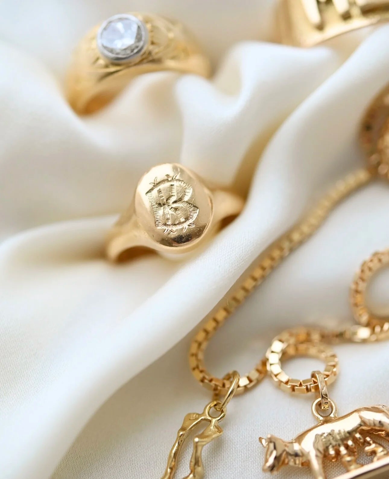 The Monday Selection: Rings, Pendants And a Chain 14-18K Gold 1900-1990