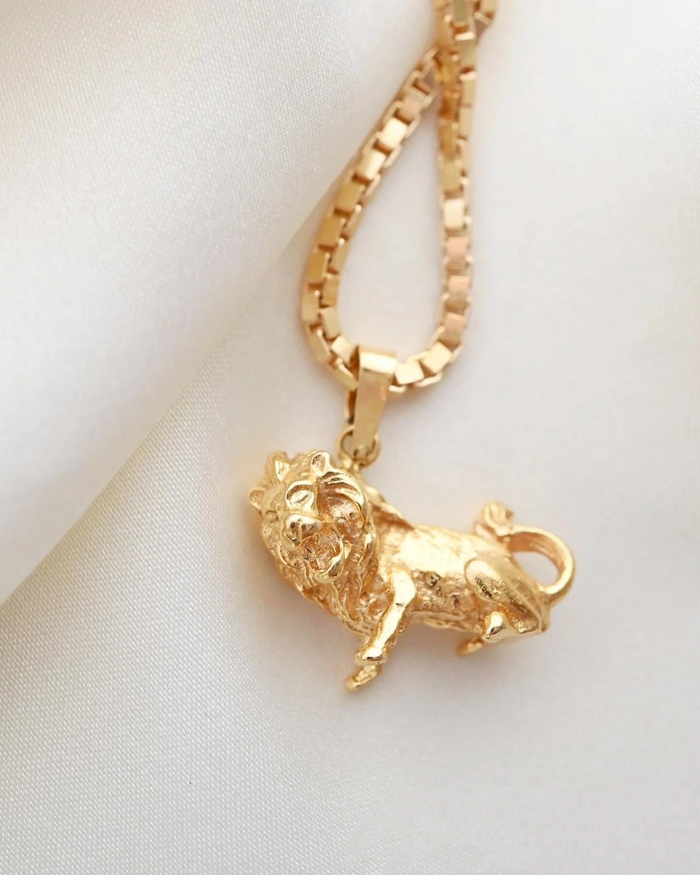 Big Swedish Vintage Leo Pendant 18K Gold 1960
