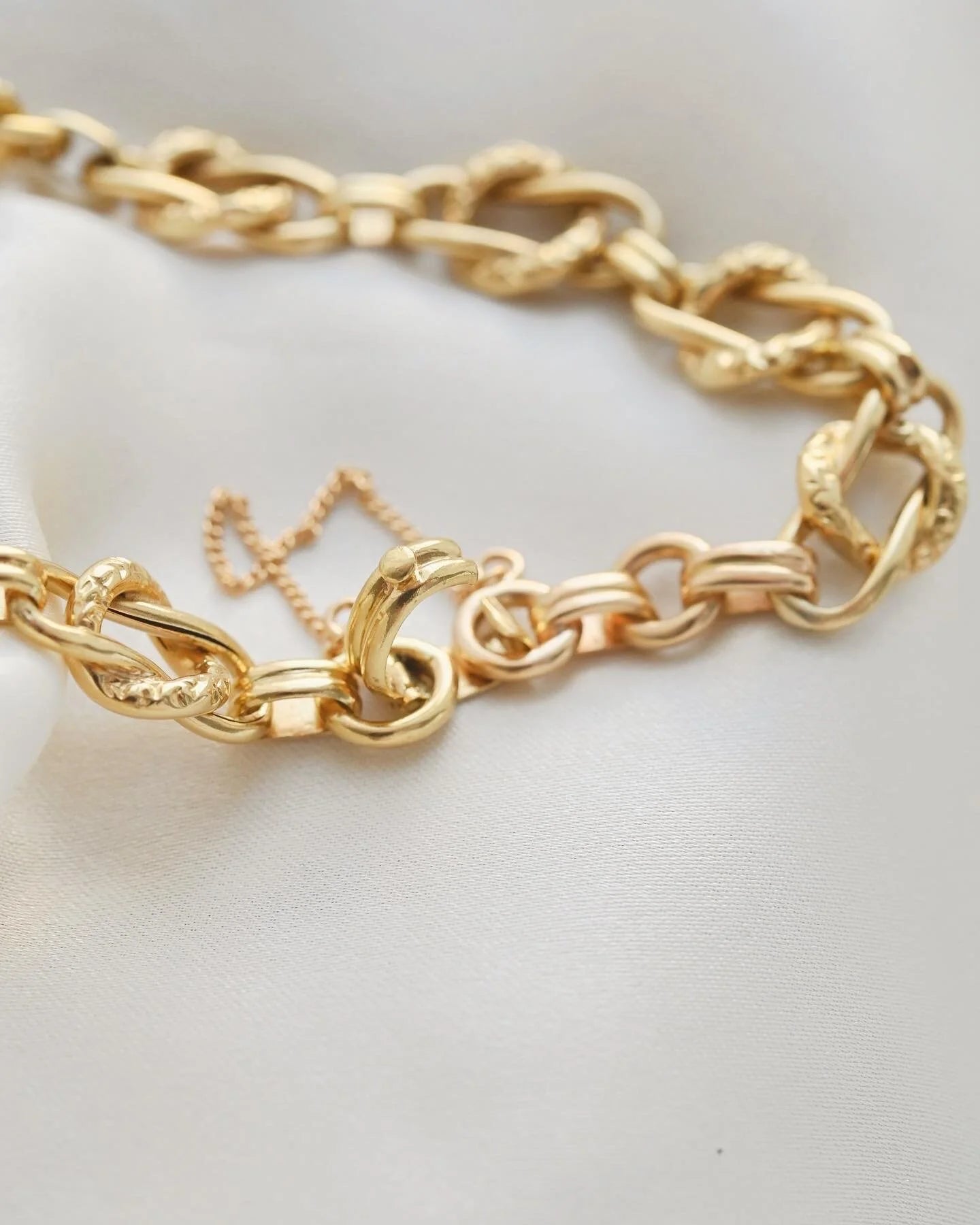 Adorable Engraved Antique Link Bracelet 18K Gold 1910s