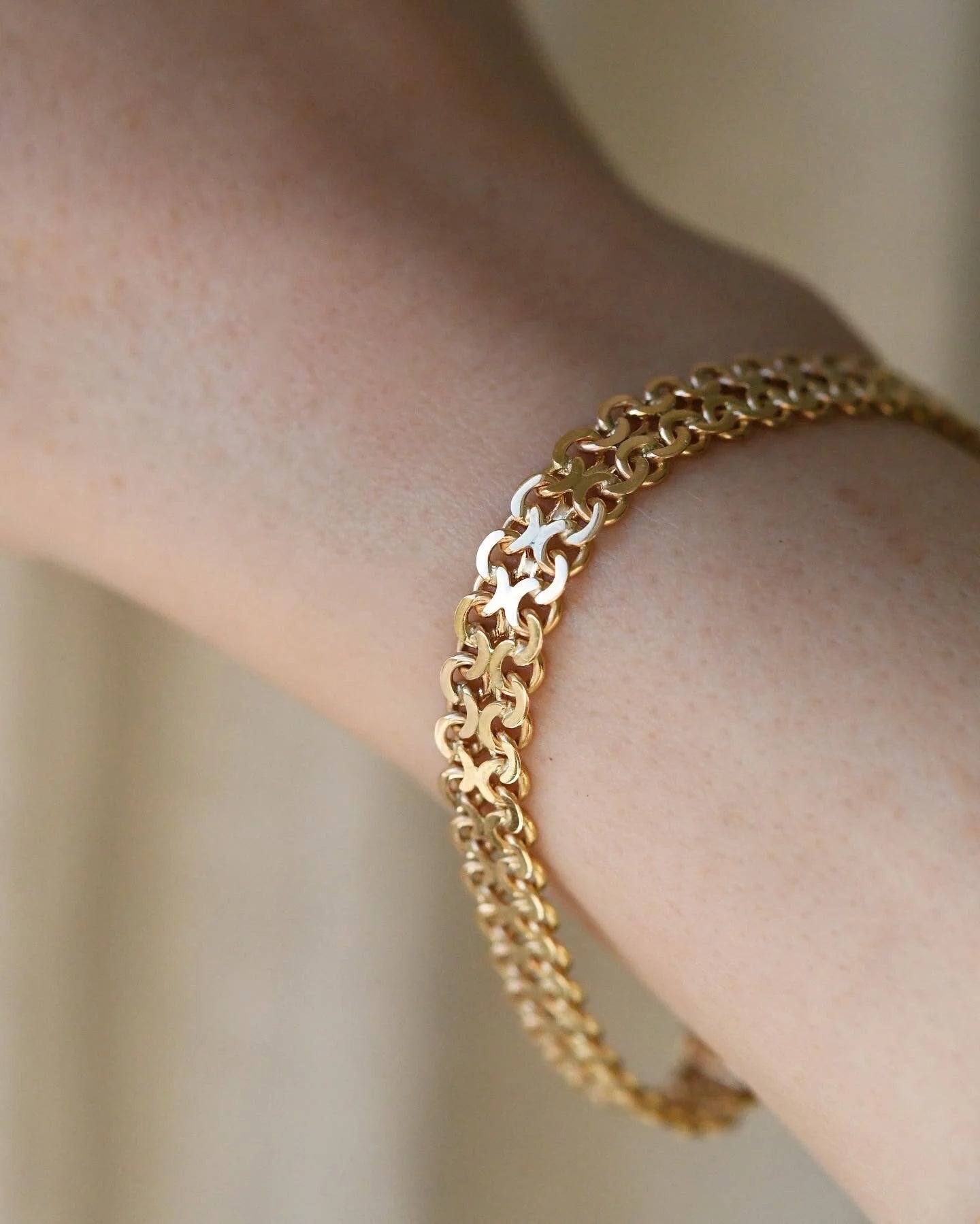 Beautiful Vintage X-link Bracelet 14K Gold