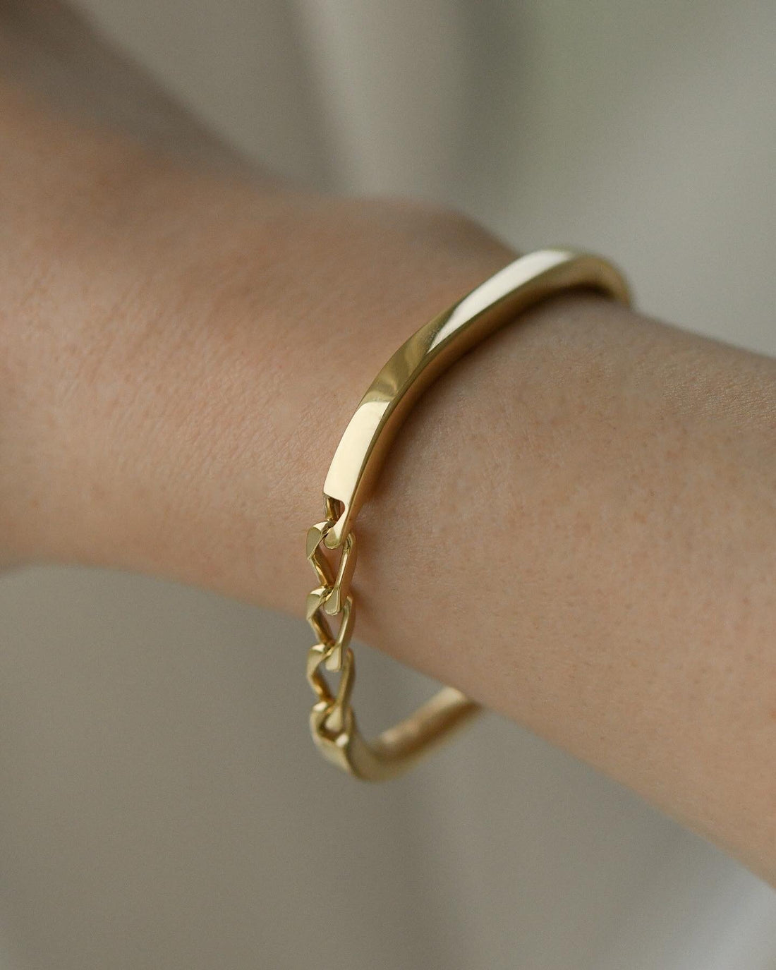 Fantastic Linked Vintage Bangle Bracelet 18K Gold