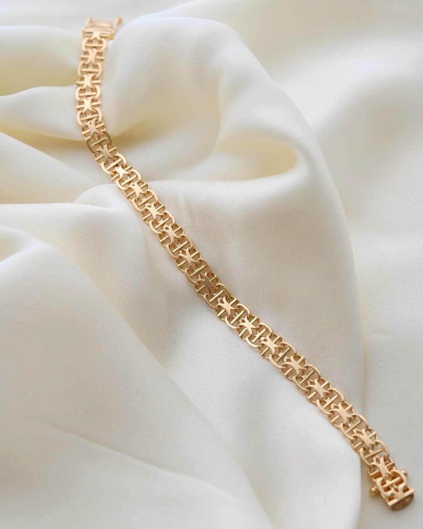 Gorgeous Swedish Bracelet by Ahlms 1966 18K Gold