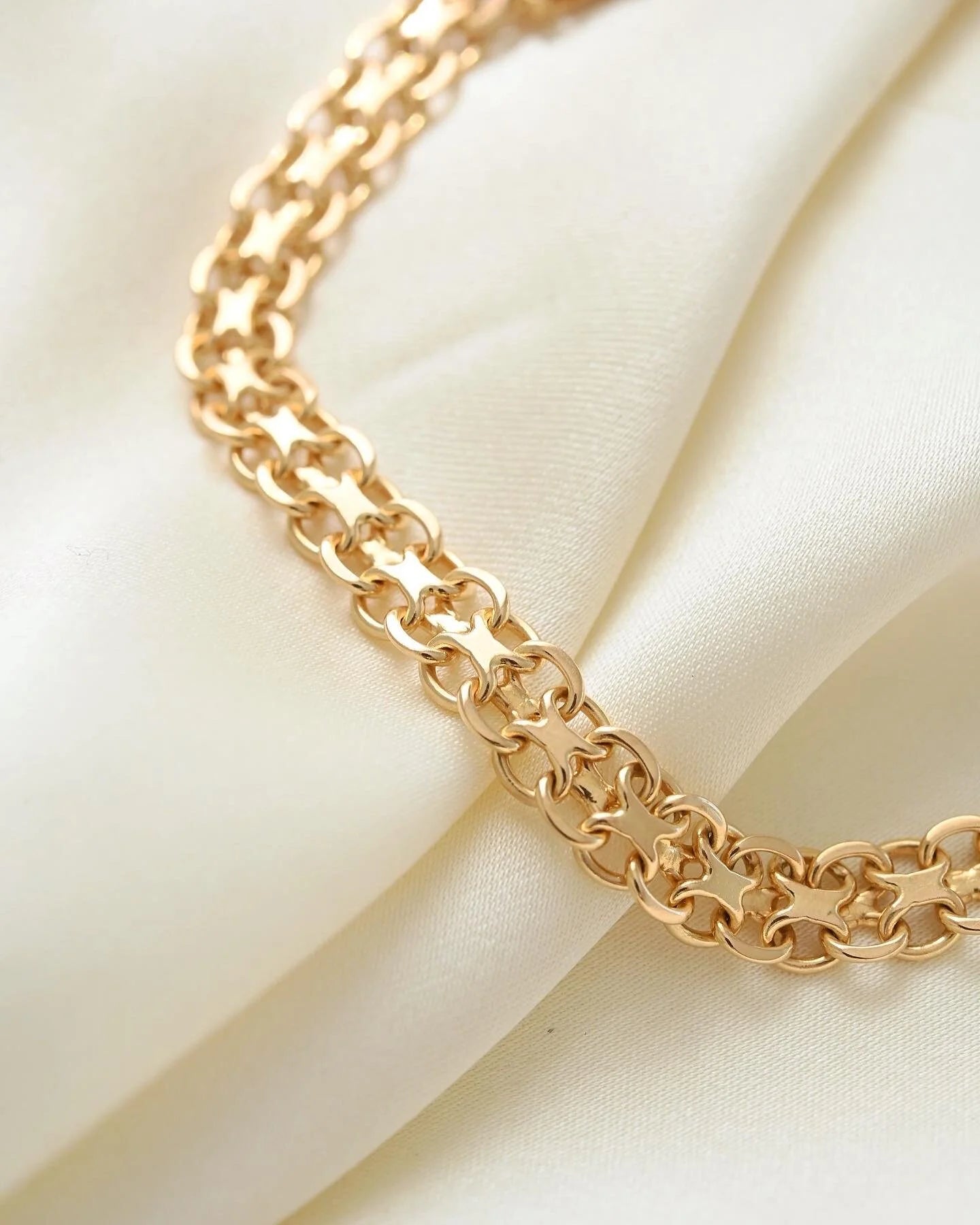 Beautiful Capricorn X Link Bracelet 18K Gold 1959