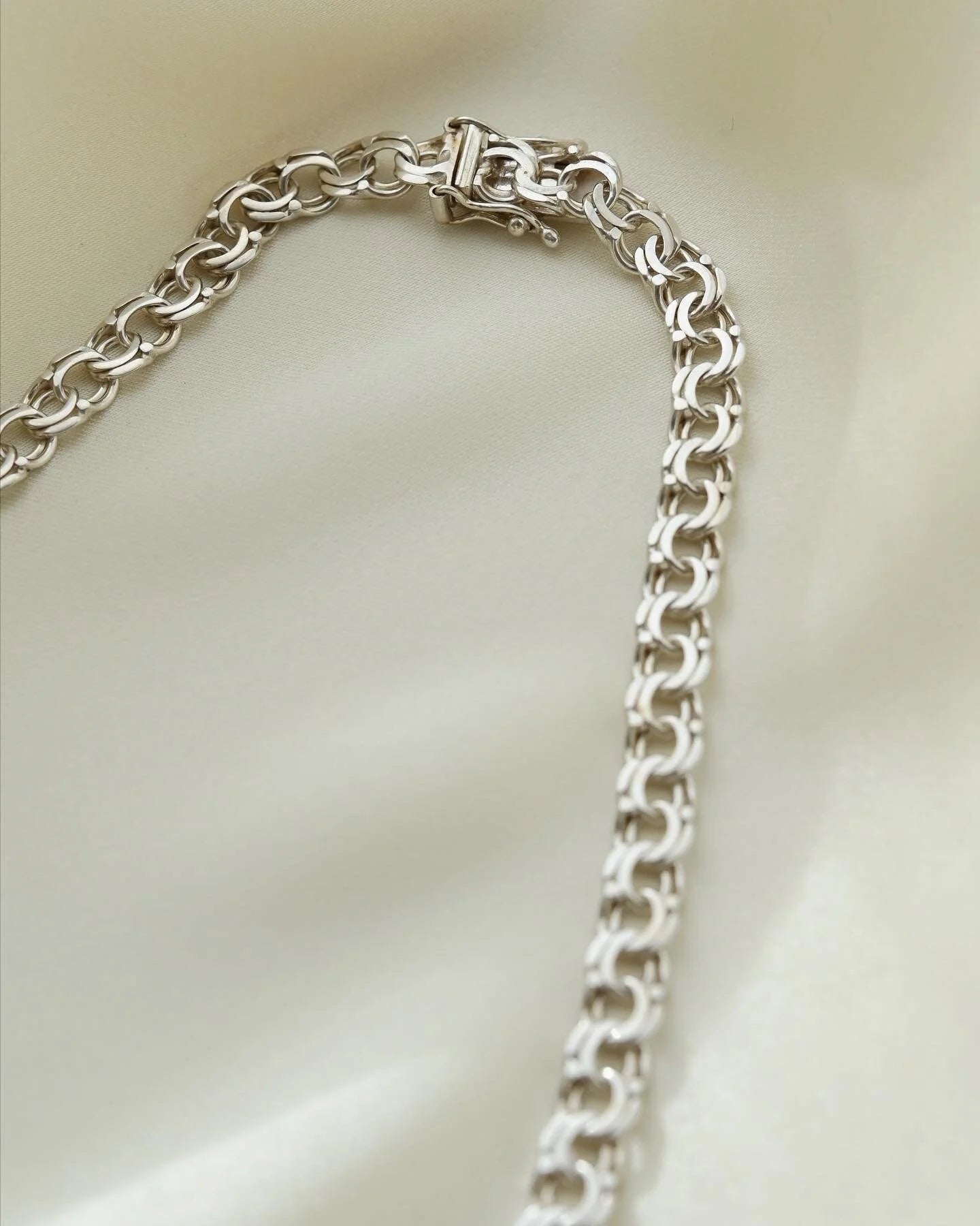 Beautiful Vintage Bismarck Necklace Silver