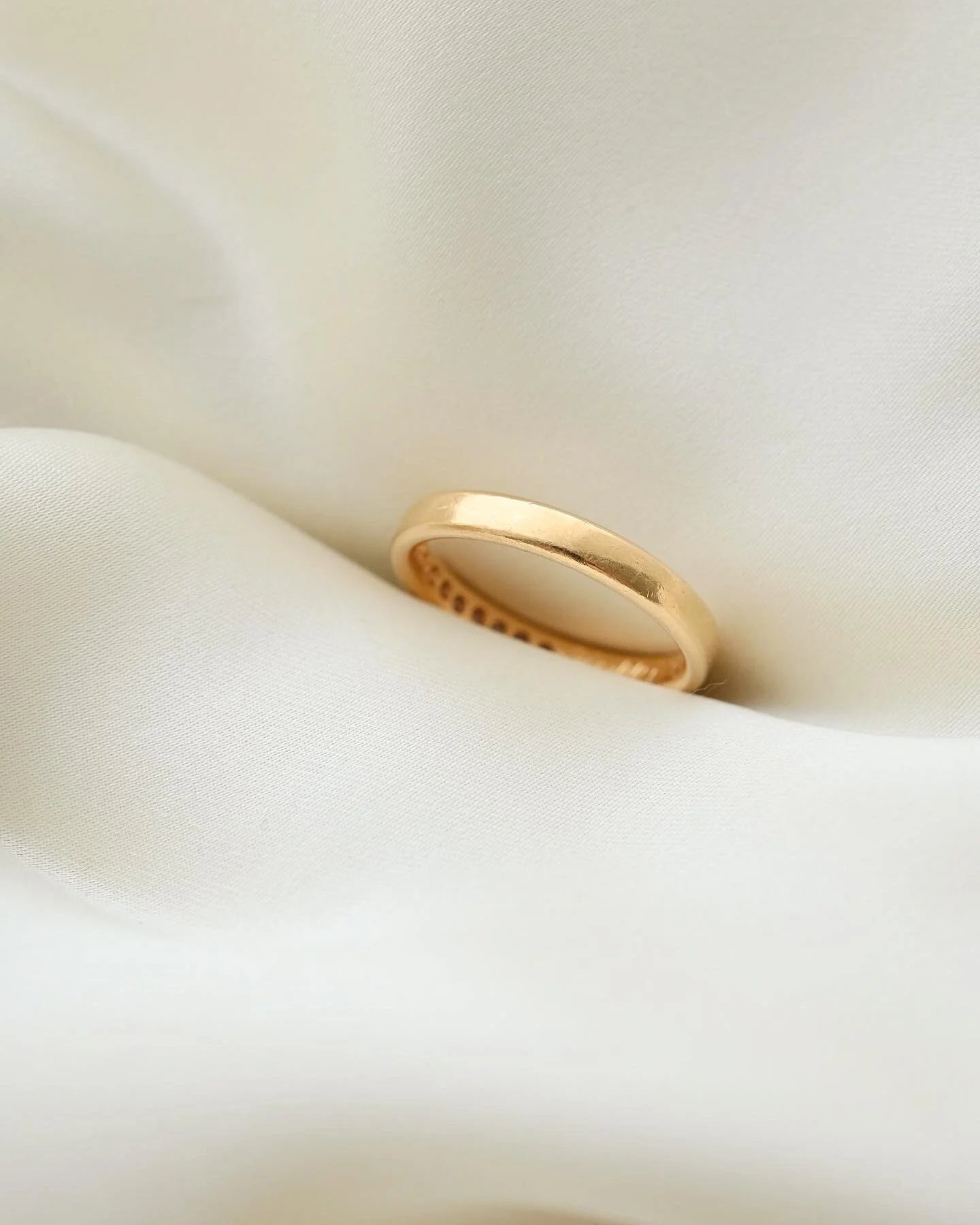 The Perfect Five Stone Diamond Band 18K Solid Gold 1973