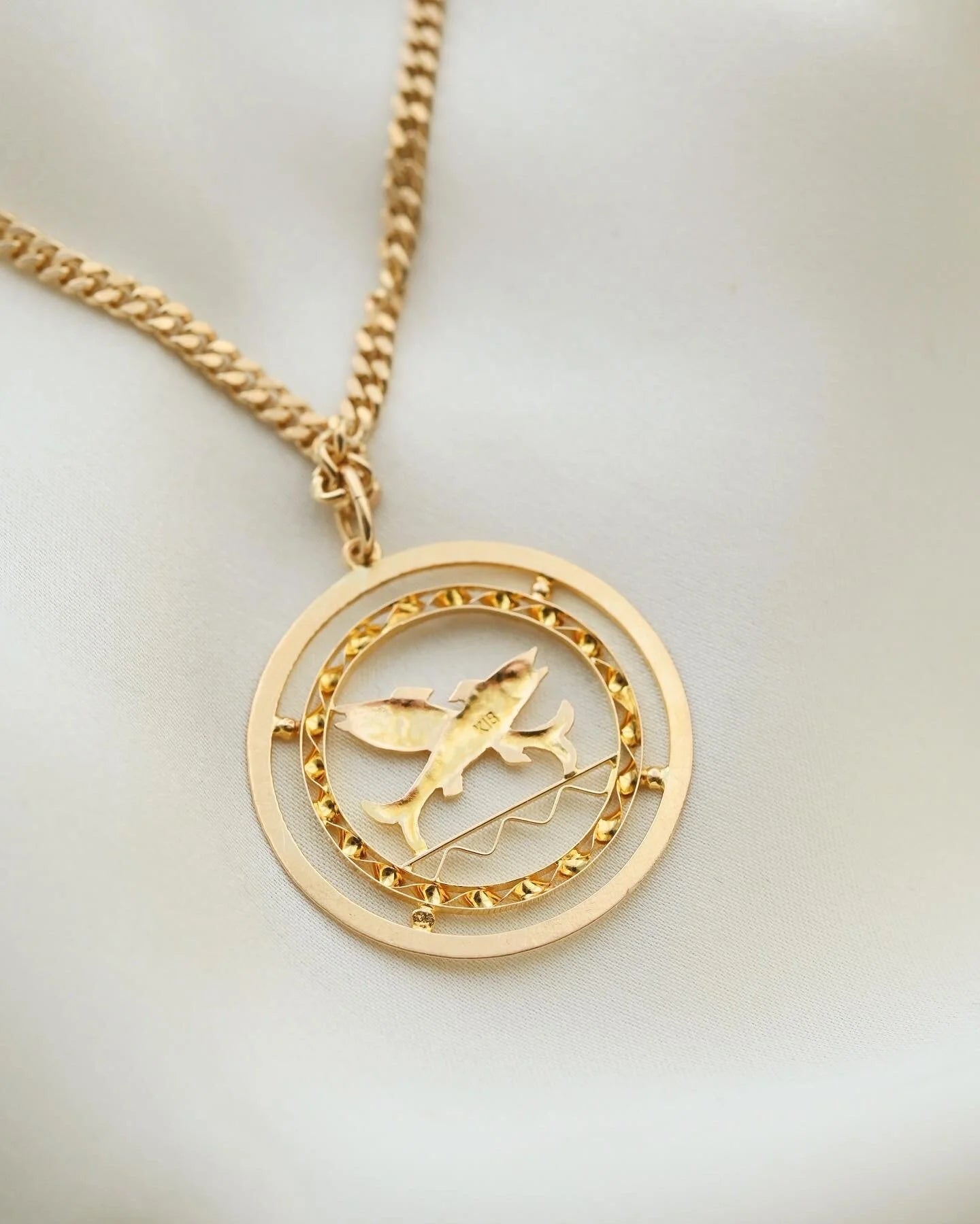 BIG Zodiac Sign Pendant Pisces 18K Gold