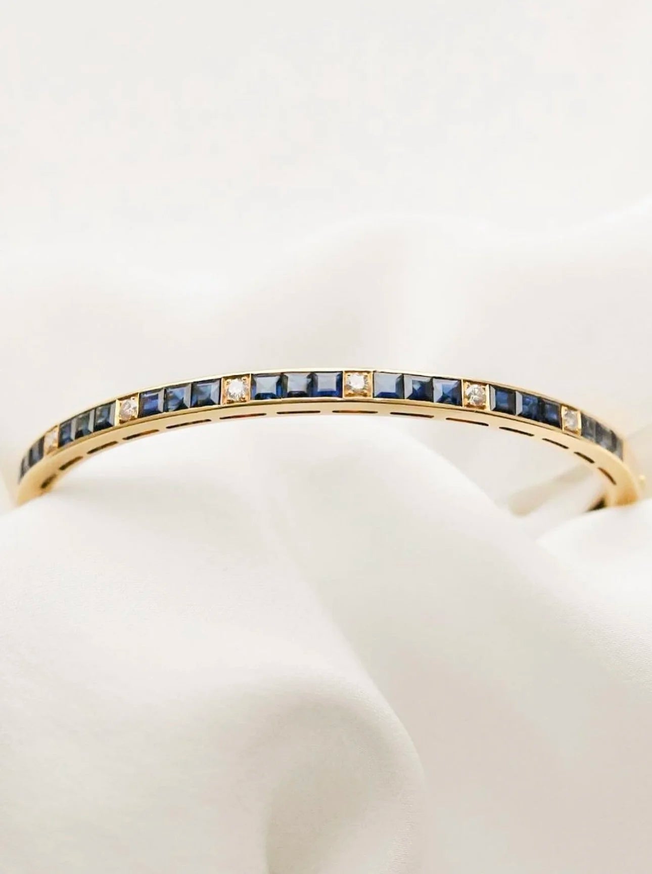 Elegant Special Sapphire x Diamond Bangle Vintage 18K Gold