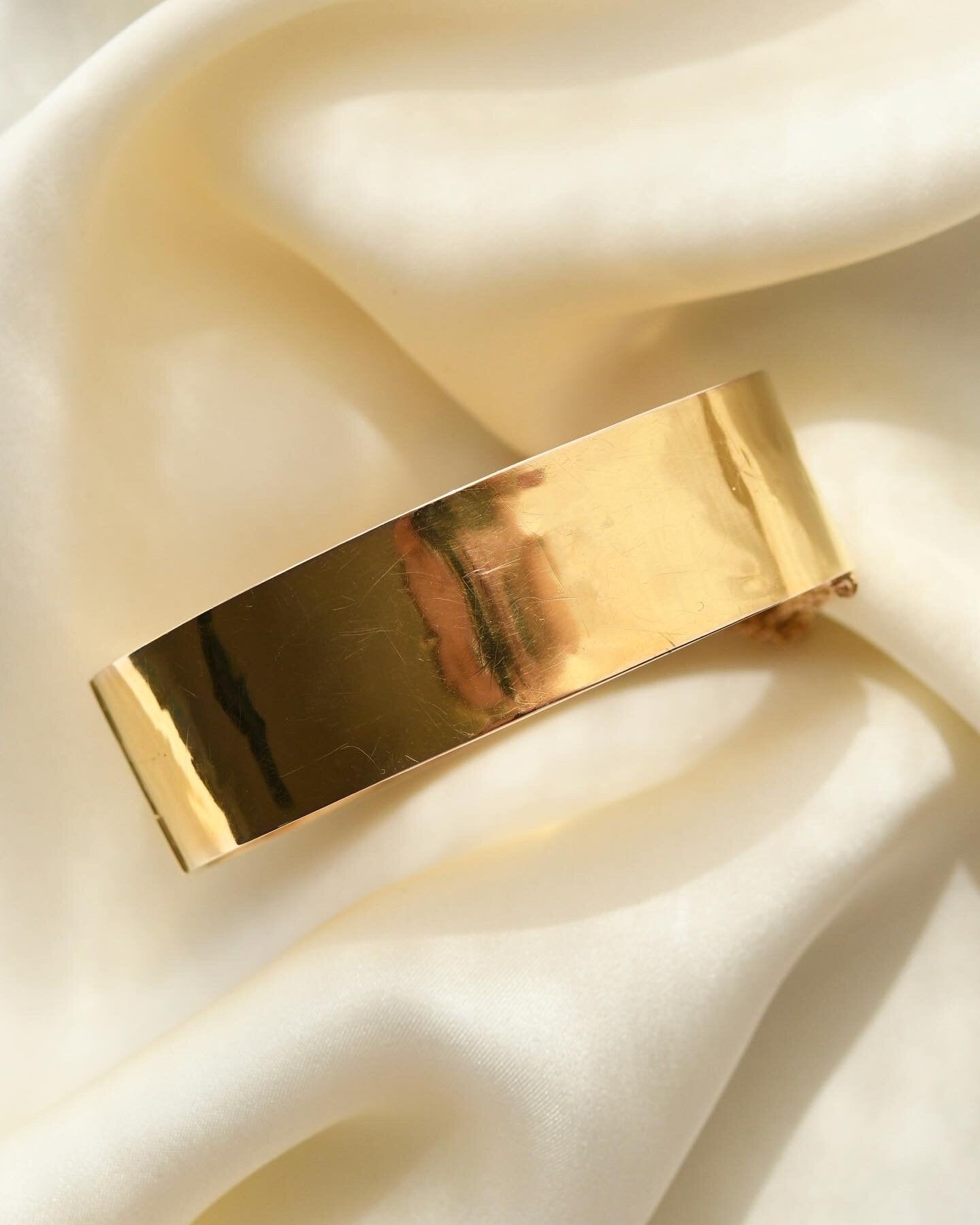 Outstanding Antique C. G. Hallberg Bangle 18K Gold 1884