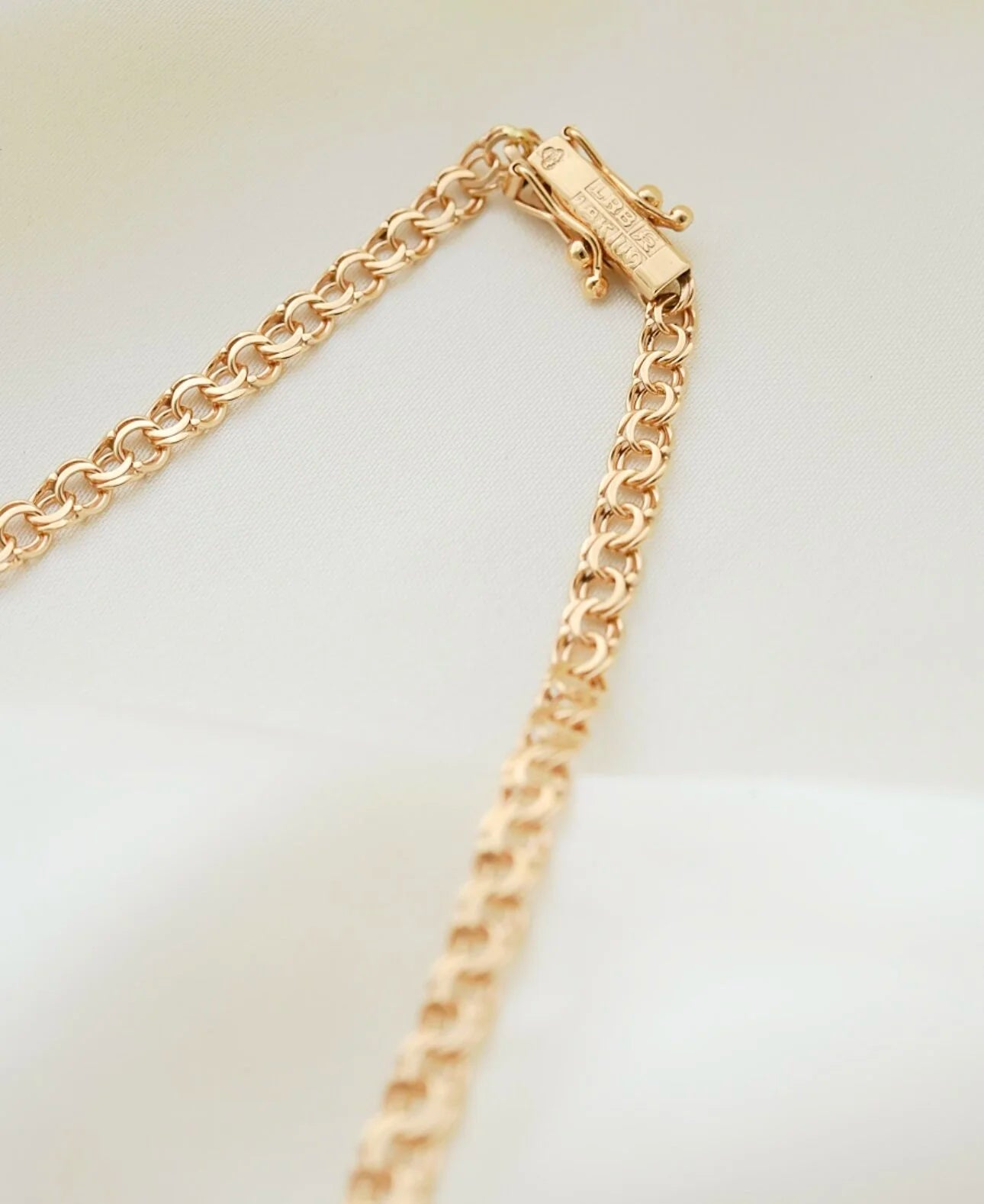 Sublime Swedish Vintage Bismarck Necklace 18K Gold 1970