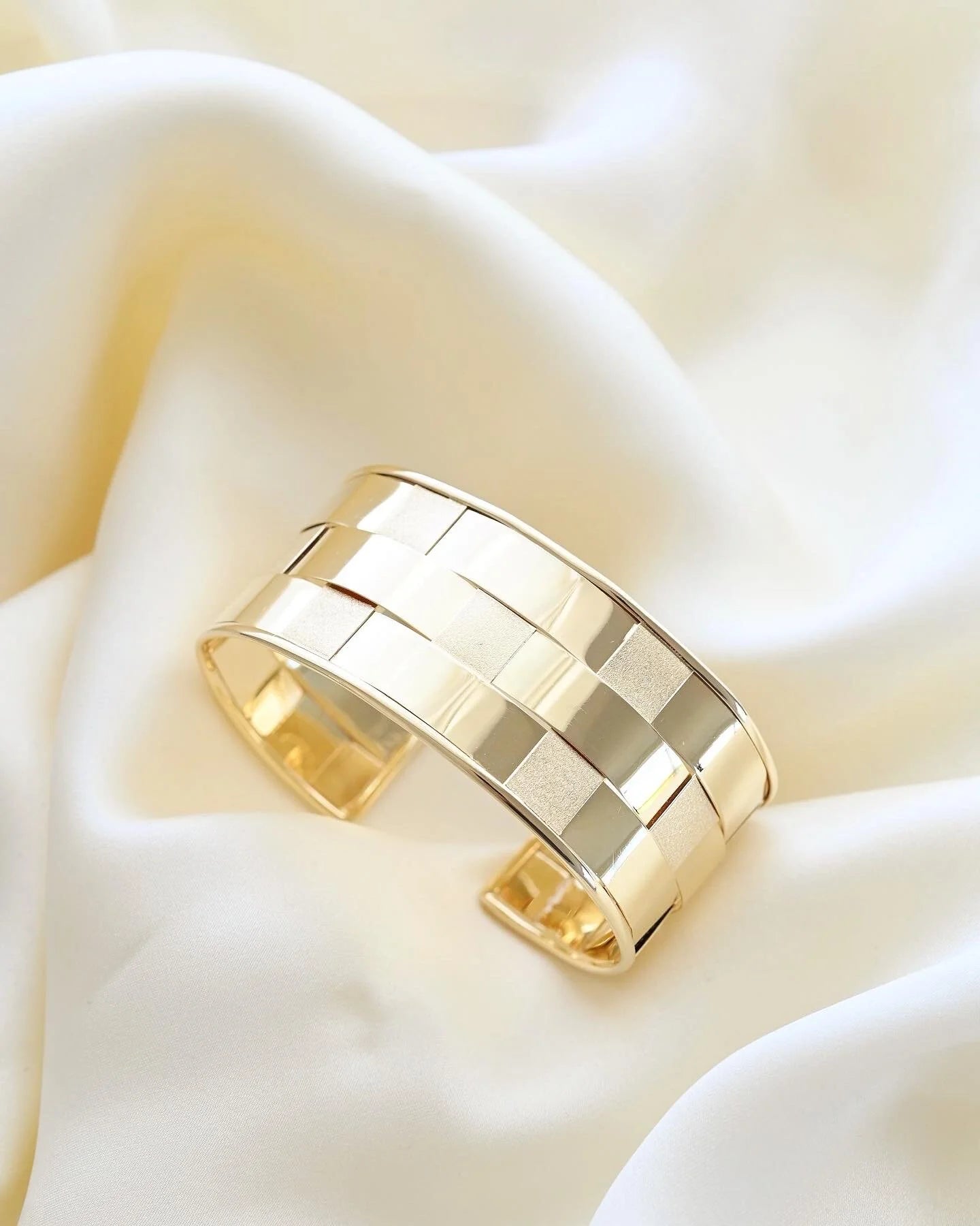 Sexy Braided Italian Vintage Cuff 14K Gold 1970s