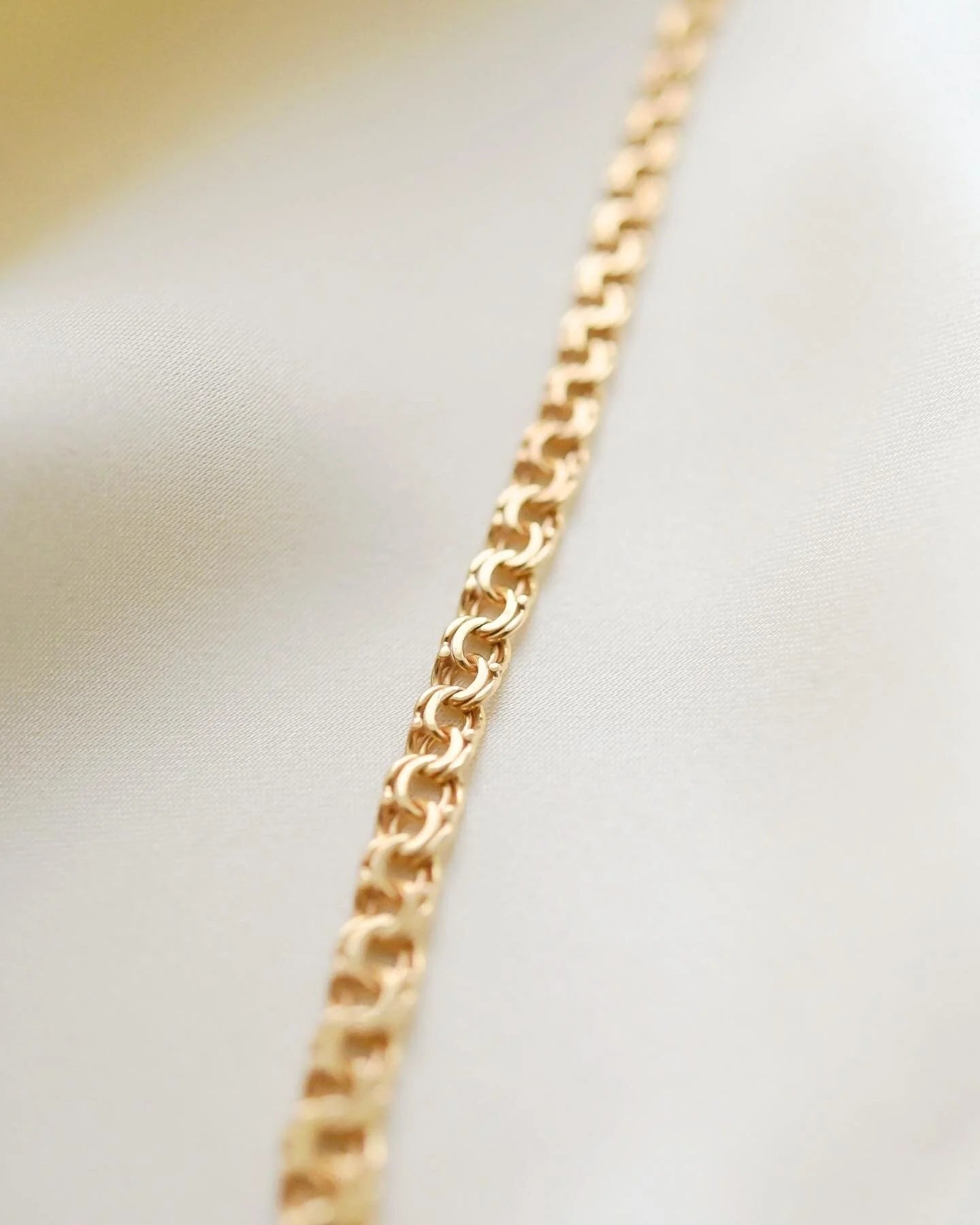 Beautiful Perfect Bismarck Necklace 18K Gold 1950