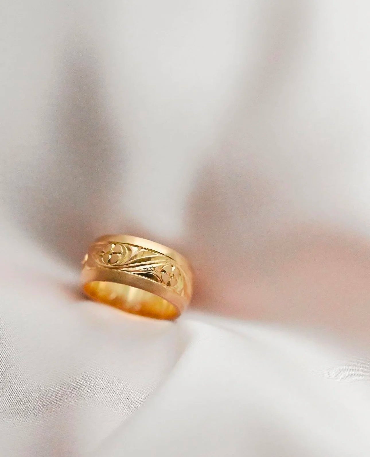 Incredible 11 Grams Heavy Floral Wedding Band 18K Gold 1963