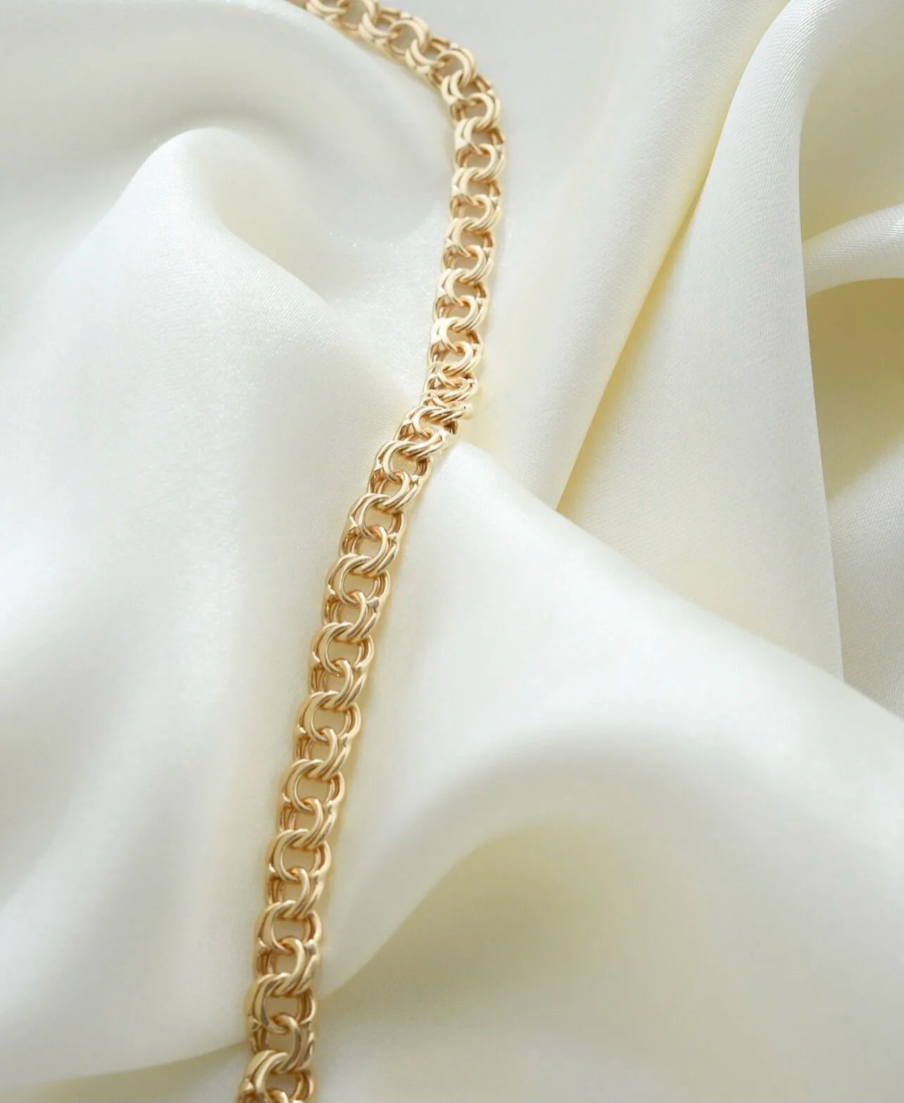 The Best Bismarck Necklace 18K Gold 1968