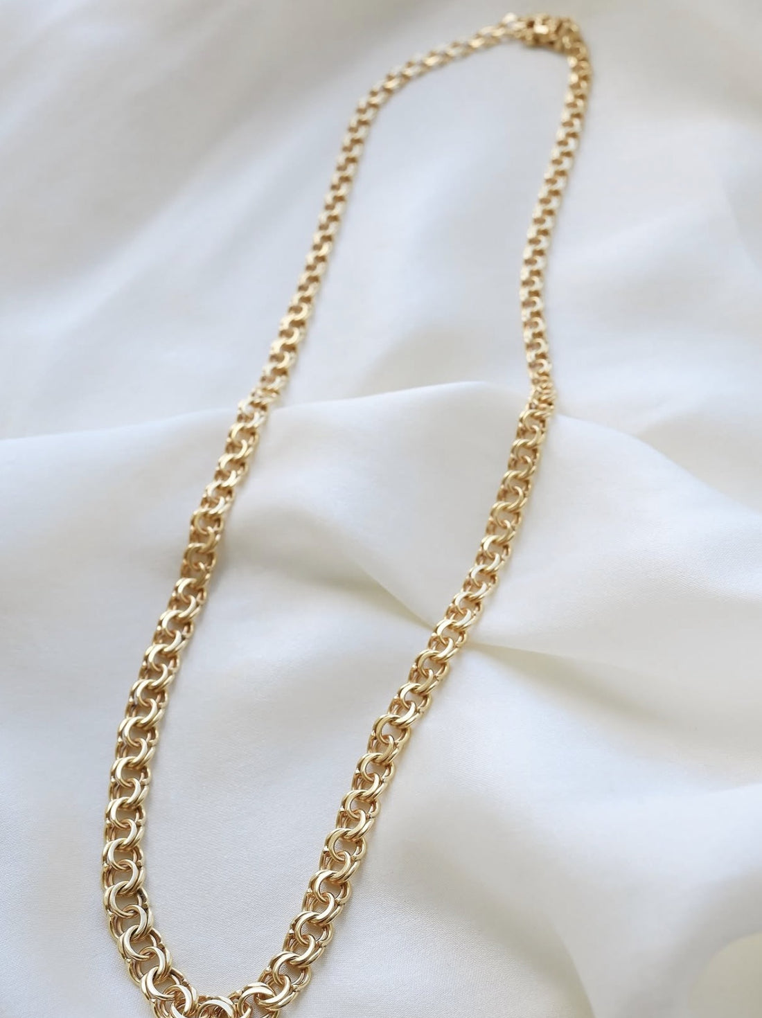 Magnificent Vintage 18K Gold Graduated Bismarck Necklace 16.75 Inches