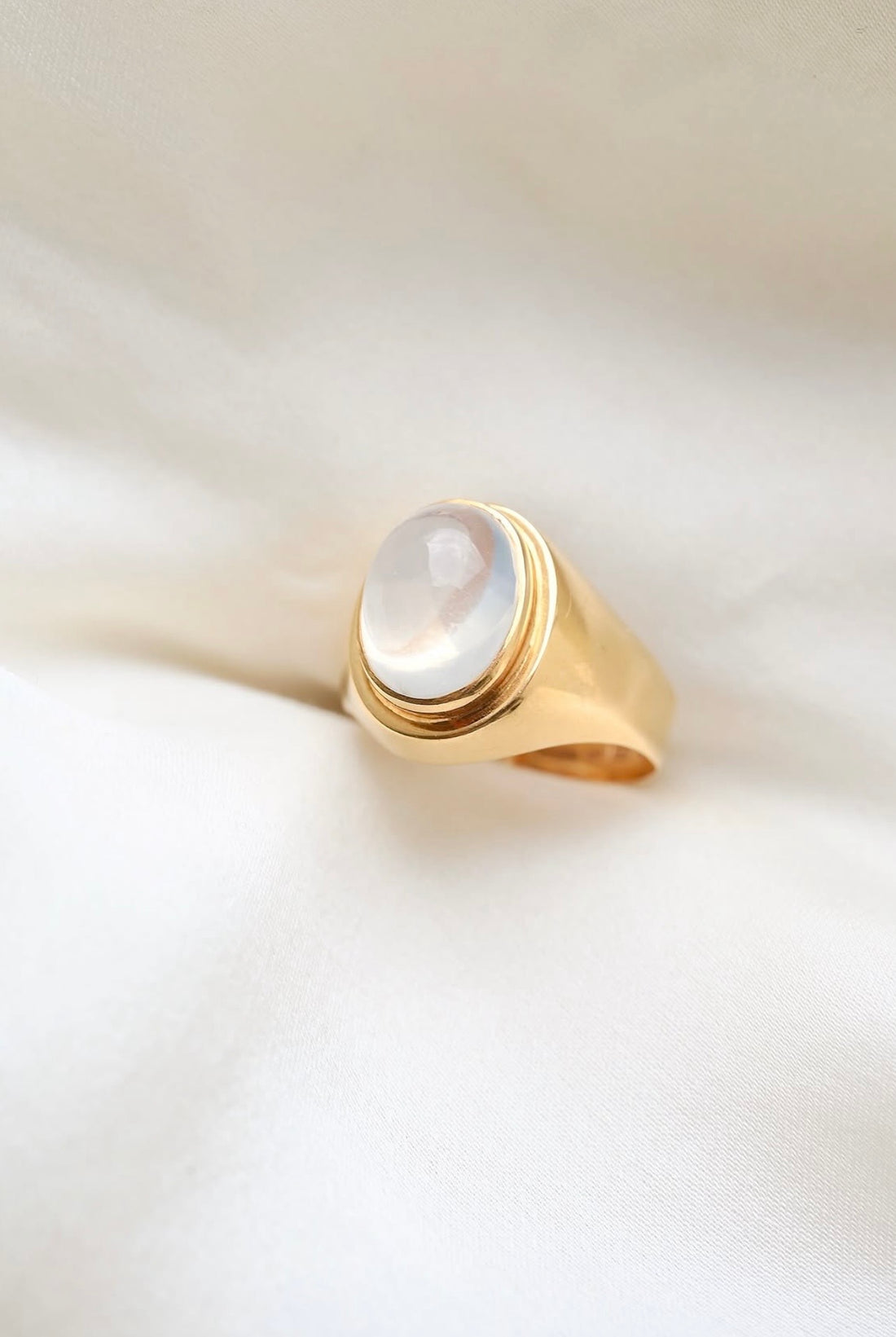Magical Vintage 18K Gold Ring with Cabochon Moonstone Sweden 1955