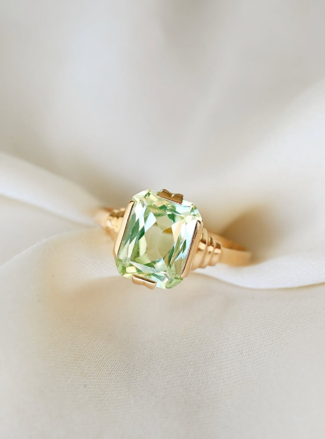 Sublime Pastel Green Spinel Ring Size 8 US 18K Gold Vintage 1951